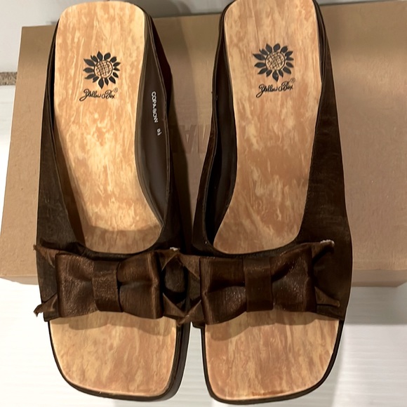 Yellow Box Women’s Chocolate Brown Wedge Sandals Size 9 COPA-BOW Fabric w/ Bow - Picture 3 of 16